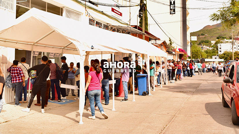 Largas Filas Para Tramitar La Credencial Del INE Todo Lo Dejamos Para