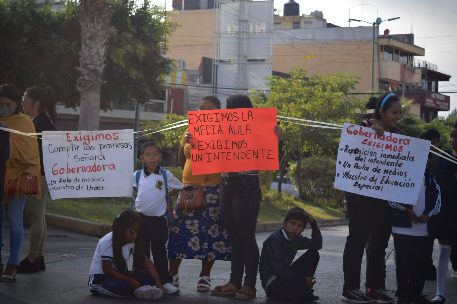 Comunidad Estudiantil Y Padres De La Primaria 30 De Abril, Protestan ...