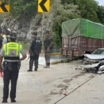 Mueren conductor y pasajero de Futura tras choque contra tractocamión en la Autopista del Sol; hay siete lesionados