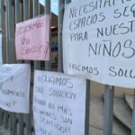 Por incumplimiento del ayuntamiento, padres de familia toman primaria en Chilpancingo