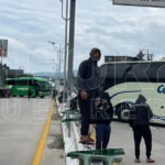 Normalistas de Ayotzinapa bloquean la Autopista del Sol en Chilpancingo