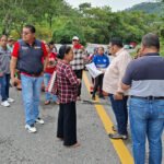 CFE deja sin luz por cuatro días a pobladores de Acahuizotla; bloquean carretera federal y Autopista del Sol