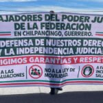 A cuatro días del paro, trabajadores del PJ marchan en Chilpancingo